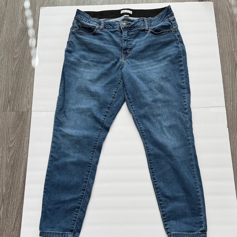 Ava & Viv Women’s Skinny Jeans. Denim Blue Elastic Waist. Size 14W.